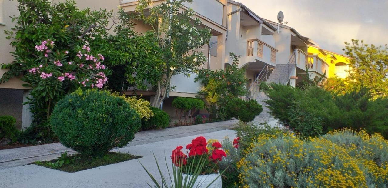 Apartments Golic ビオグラード・ナ・モル エクステリア 写真
